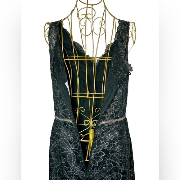 JS Collections Mermaid Black Dress, V-Neck & Shimmery Silver Florals, Large (12) - Picture 13 of 16